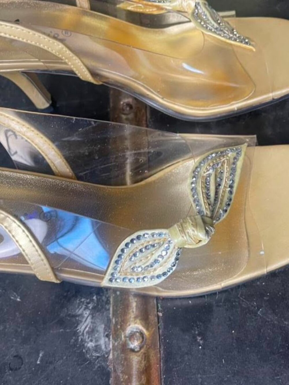 NIB Annie Gold & Clear Sling Back Heels size 5 - Picture 3 of 7